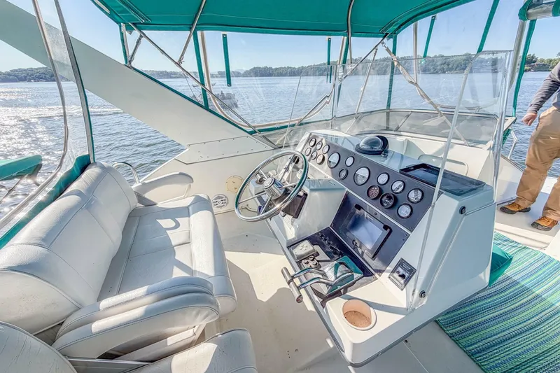 Slide: The Image of Carver Yachts 380 Santego 1994 - 6958371