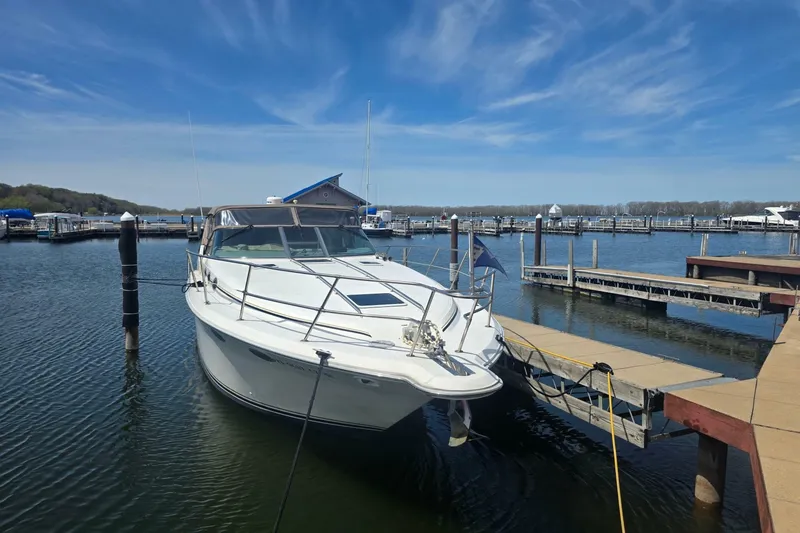 Slide: The Image of Sea Ray 370 Express Cruiser 1994 - 7244662