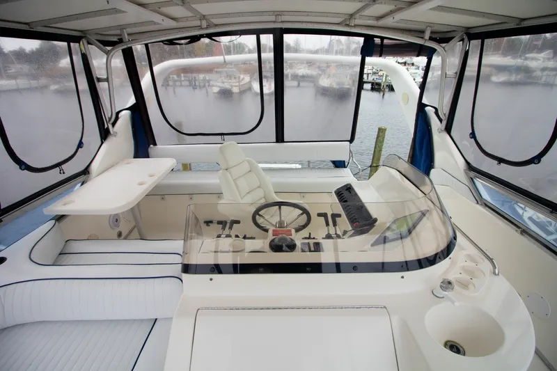Slide: The Image of Sea Ray 440 Express Bridge 1993 - 7395078