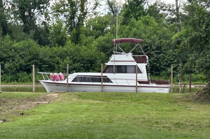The Image of Marinette 32 Sedan Flybridge 1989 - 7159201