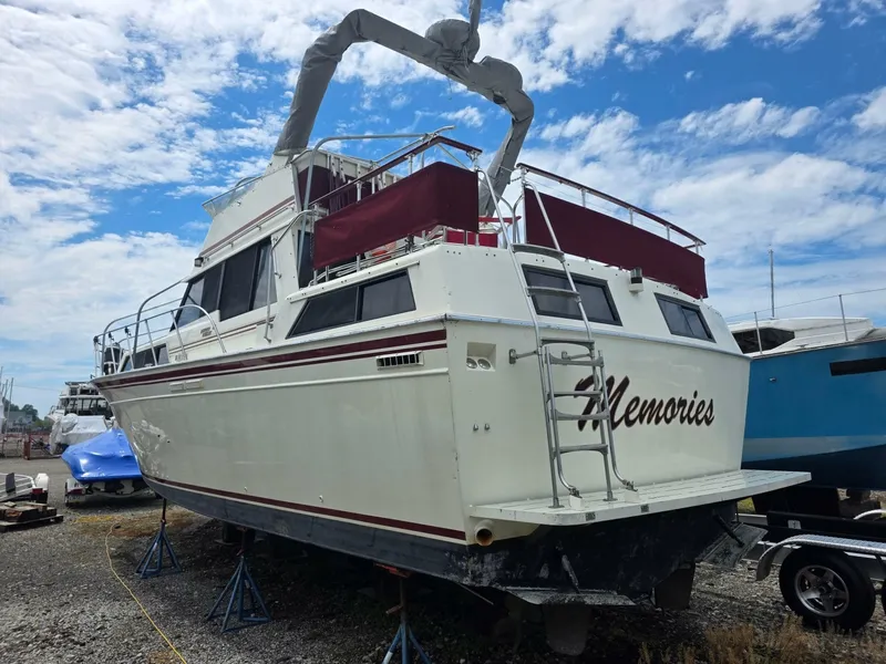 Slide: The Image of Marinette 37 Motor Yacht 1988 - 7245402