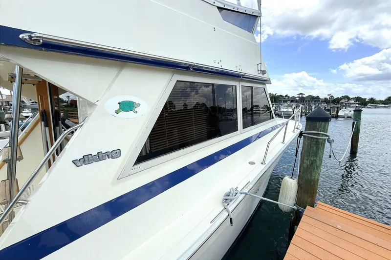 Slide: The Image of Viking 35 Convertible 1986 - 6916310