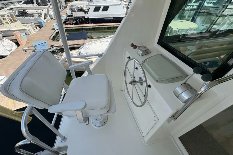 Slide: The Image of Hatteras 60 Convertible 1985 - 6917922
