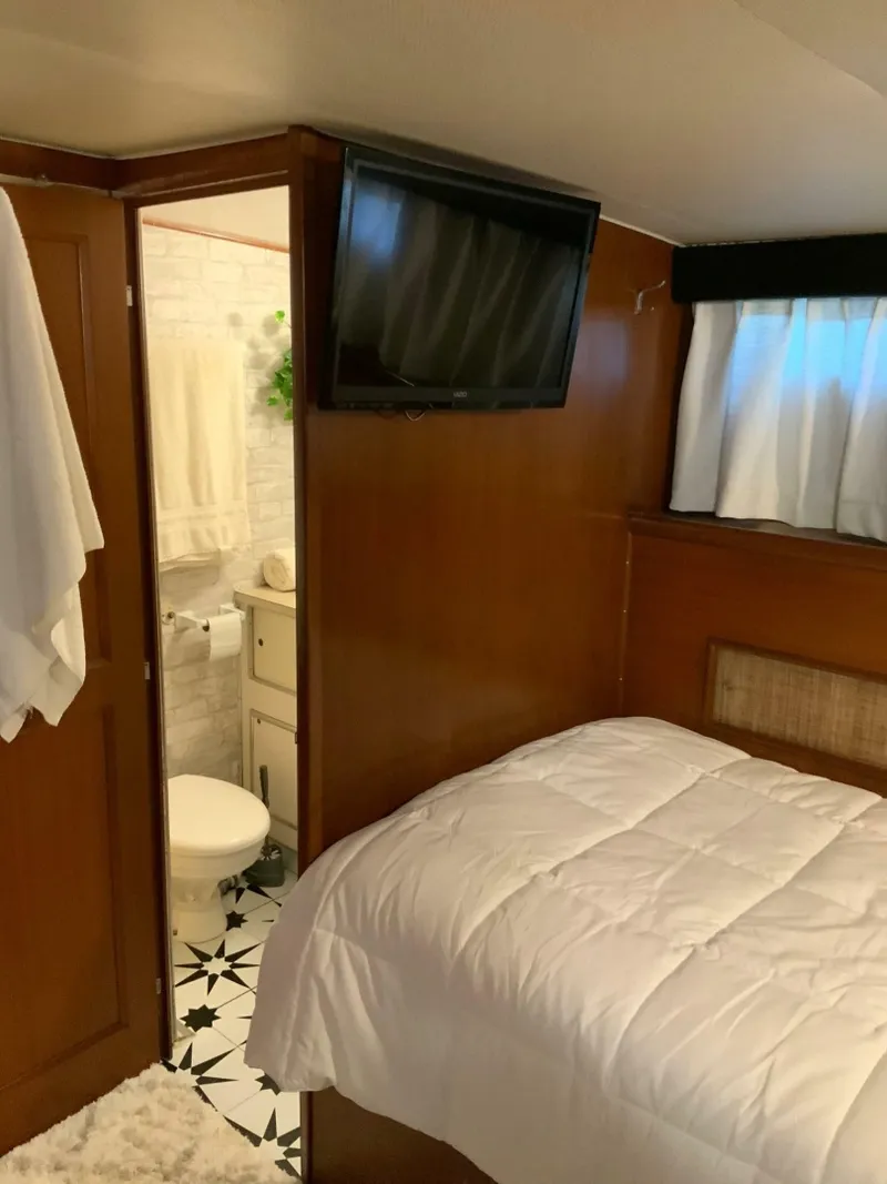 Slide: The Image of Hatteras 41 Twin Cabin 1969 - 6960820