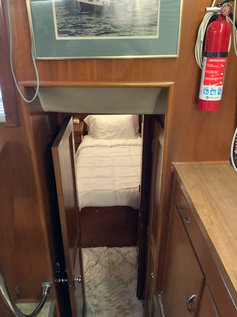 Slide: The Image of Hatteras 41 Twin Cabin 1969 - 6960812