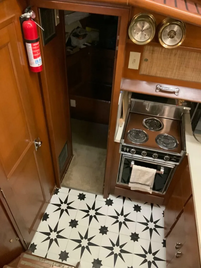 Slide: The Image of Hatteras 41 Twin Cabin 1969 - 6960793