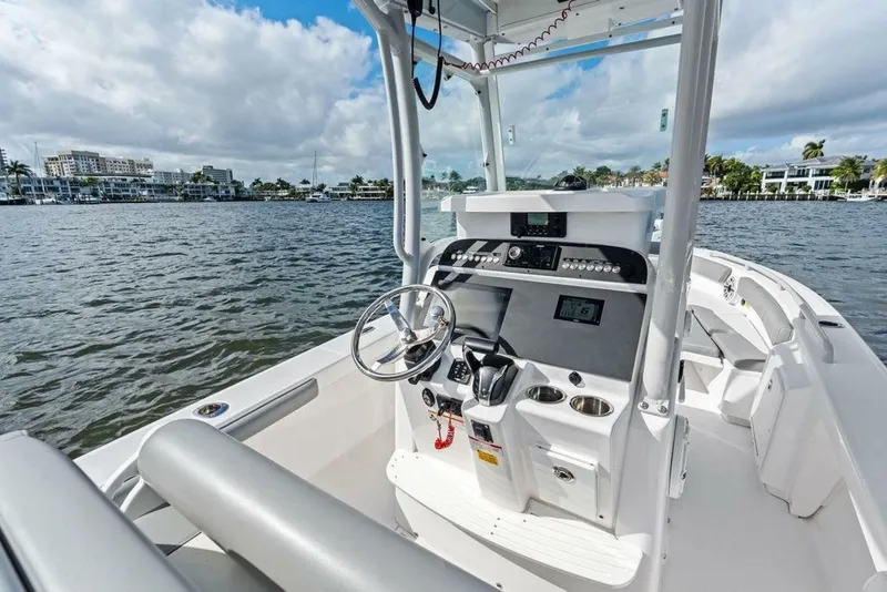 Slide: The Image of Everglades 243 Center Console 2023 - 6942177