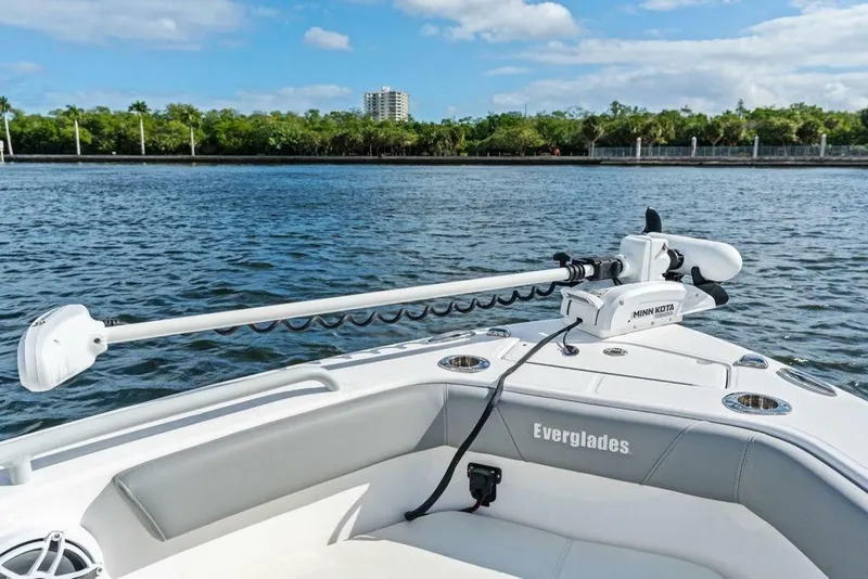 Slide: The Image of Everglades 243 Center Console 2023 - 6942142