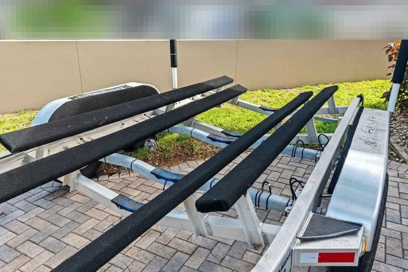 Slide: The Image of Everglades 243 Center Console 2023 - 6942207