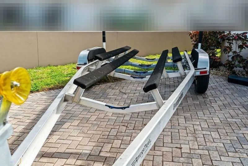 Slide: The Image of Everglades 243 Center Console 2023 - 6942203