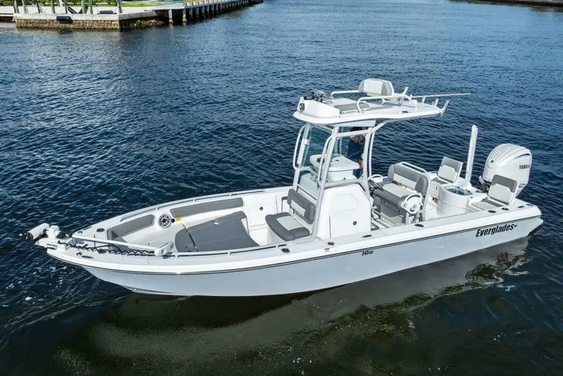 Slide: The Image of Everglades 243 Center Console 2023 - 6918184