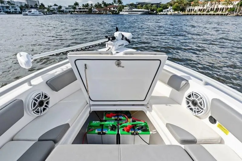 Slide: The Image of Everglades 243 Center Console 2023 - 6942167