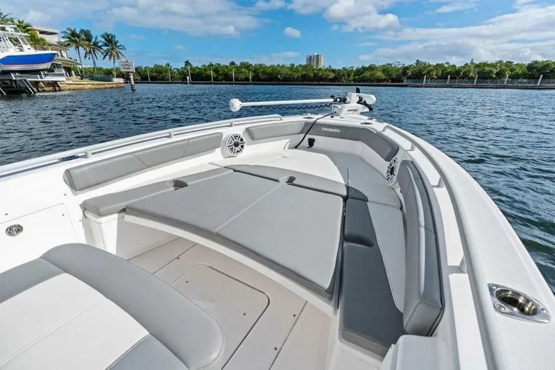 Slide: The Image of Everglades 243 Center Console 2023 - 6942138