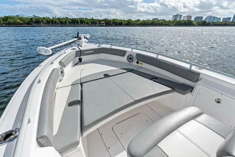 Slide: The Image of Everglades 243 Center Console 2023 - 6942132