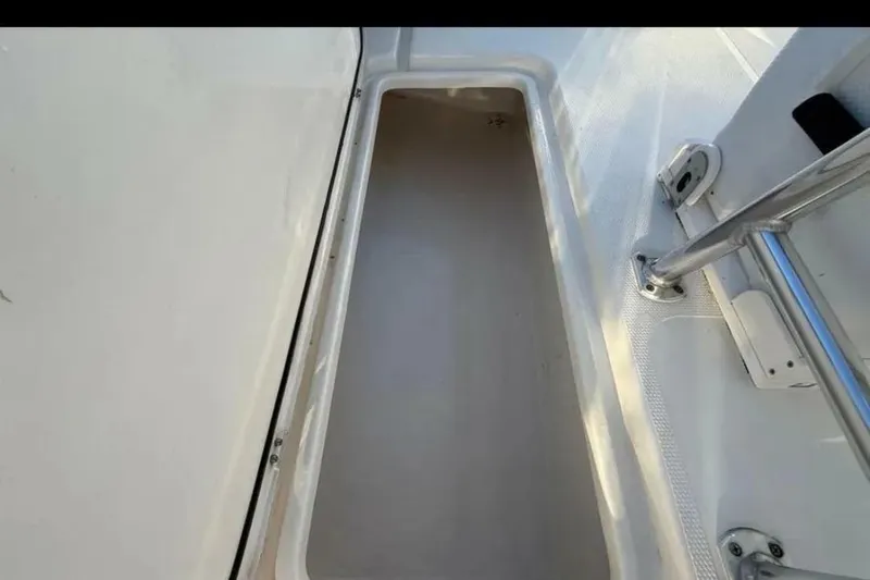 Slide: The Image of Falcon Boats F22 2023 - 6942260