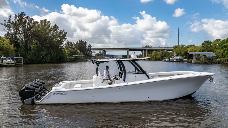 Slide: The Image of Front Runner 39 Center Console 2023 - 6942338