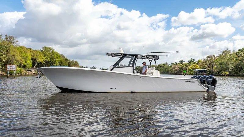 Slide: The Image of Front Runner 39 Center Console 2023 - 6942304