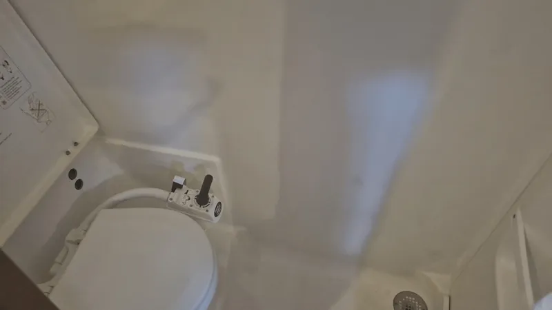 Slide: The Image of Owner's Shower/Head - 6930510