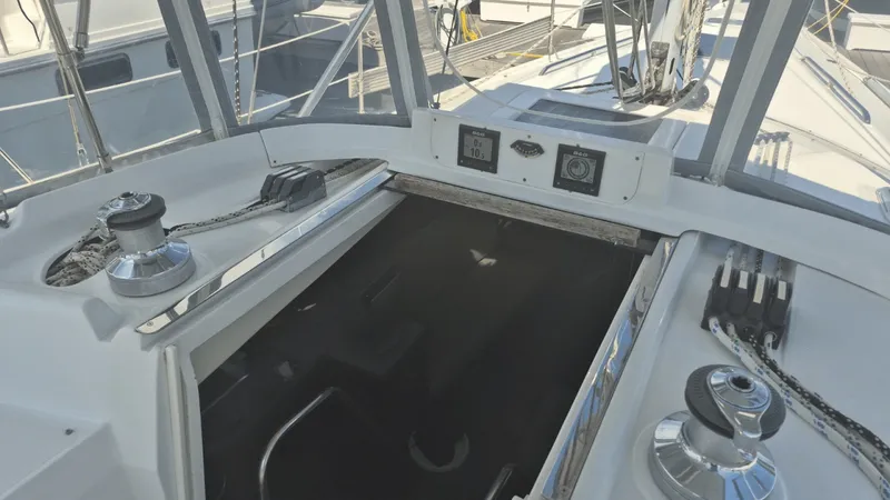 Slide: The Image of Main Hatch - 6930502