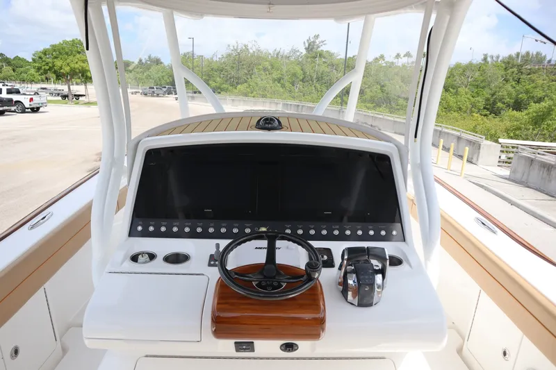 Slide: The Image of Valhalla Boatworks 33 2020 - 7288470