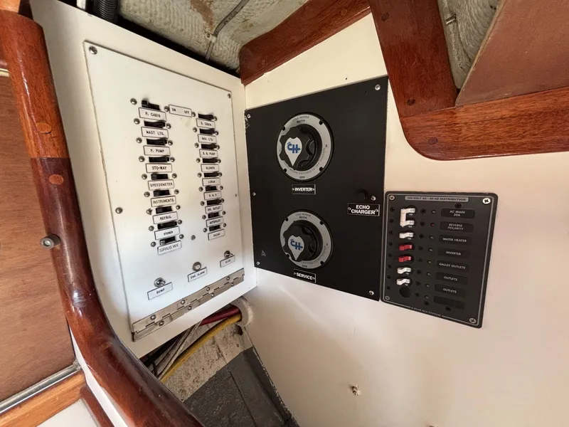 Slide: The Image of Hinckley Yachts B-40 1974 - 6943666