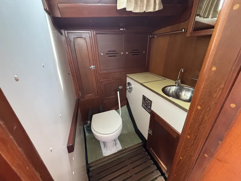 Slide: The Image of Hinckley Yachts B-40 1974 - 6943729