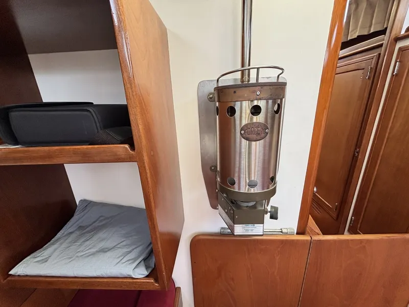 Slide: The Image of Hinckley Yachts B-40 1974 - 6943698