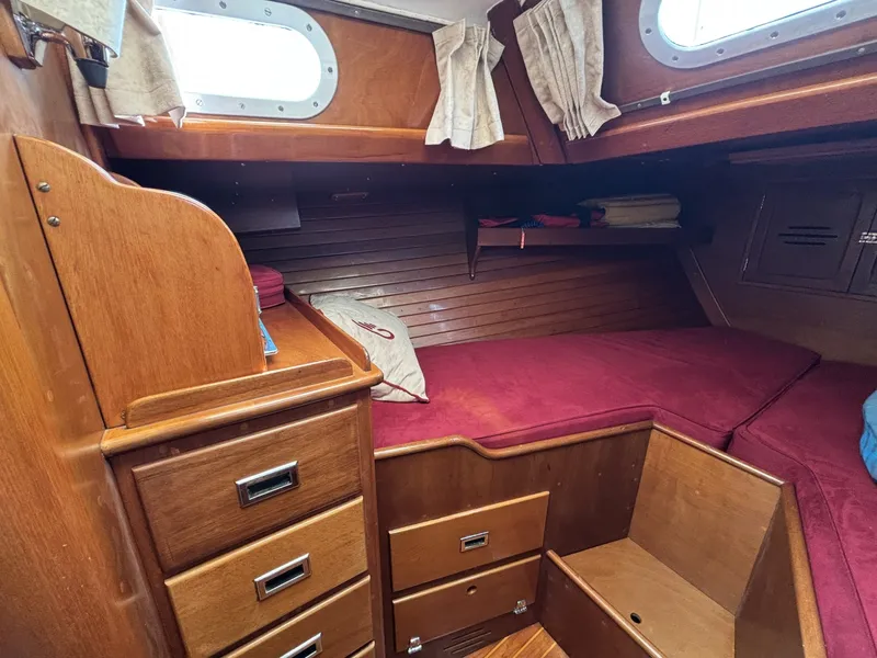 Slide: The Image of Hinckley Yachts B-40 1974 - 6943587