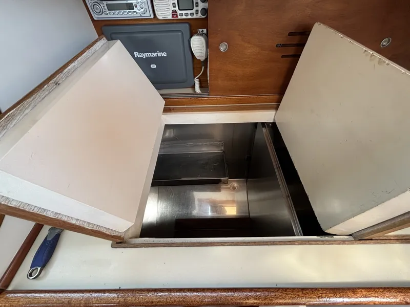 Slide: The Image of Hinckley Yachts B-40 1974 - 6943569