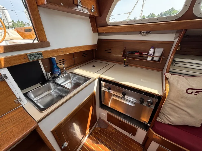Slide: The Image of Hinckley Yachts B-40 1974 - 6943554