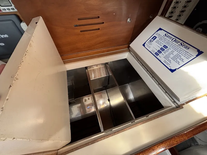 Slide: The Image of Hinckley Yachts B-40 1974 - 6943577