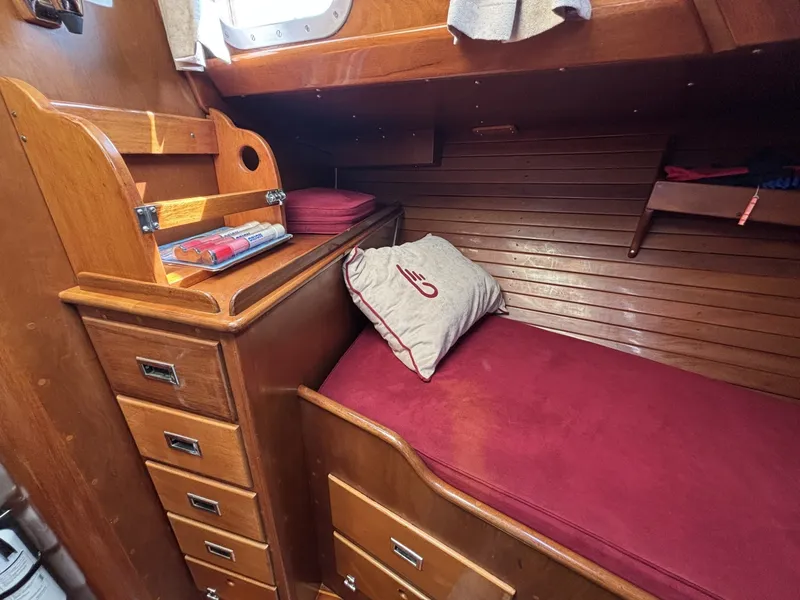 Slide: The Image of Hinckley Yachts B-40 1974 - 6943597