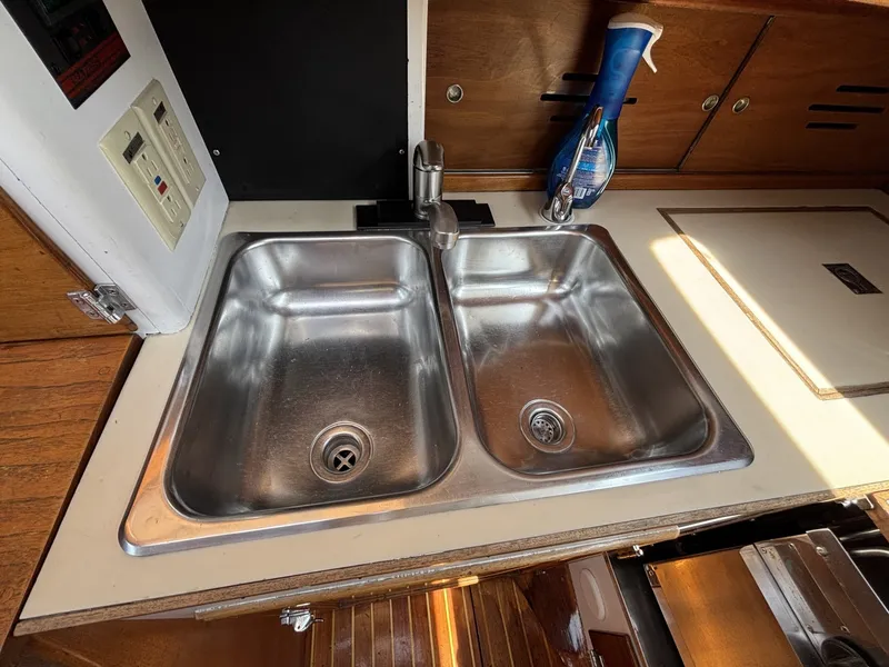 Slide: The Image of Hinckley Yachts B-40 1974 - 6943642