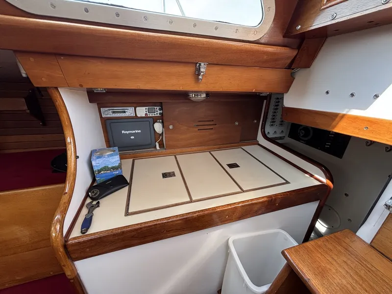 Slide: The Image of Hinckley Yachts B-40 1974 - 6943562