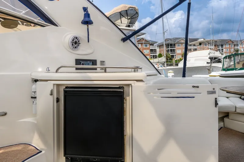 Slide: The Image of Cruisers Yachts 5470 2003 - 7581950