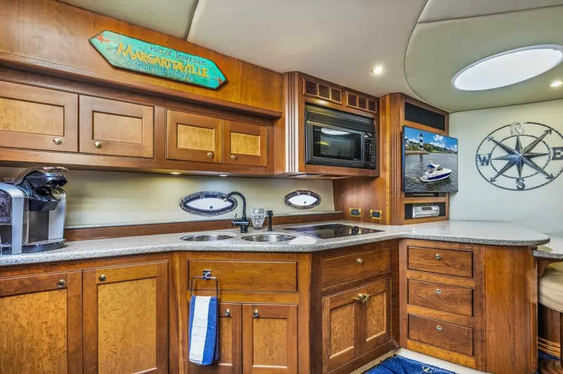 Slide: The Image of Cruisers Yachts 5470 2003 - 7581979