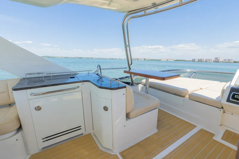 Slide: The Image of Sea Ray 510 FLY 2016 - 6946964