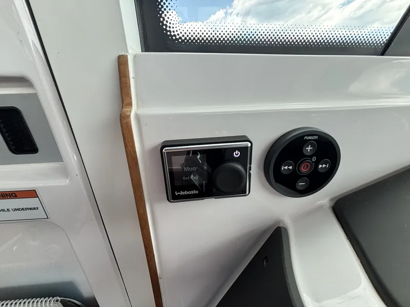 Slide: The Image of Axopar 28 Cabin 2021 - 6949594