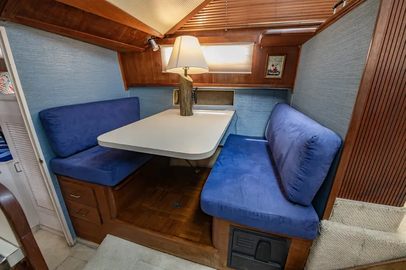 Slide: The Image of Tollycraft 44 Cockpit M.Y. 1988 - 6981295