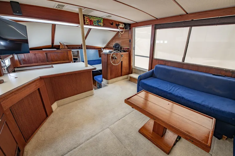 Slide: The Image of Tollycraft 44 Cockpit M.Y. 1988 - 6981283