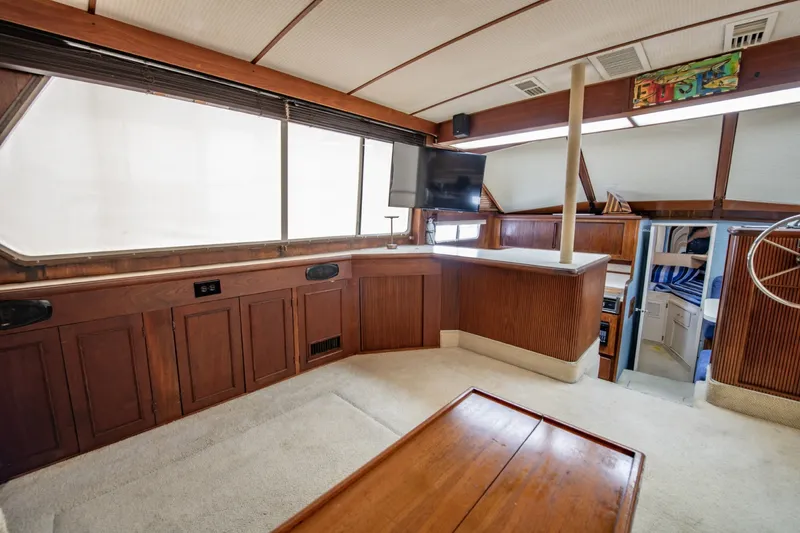 Slide: The Image of Tollycraft 44 Cockpit M.Y. 1988 - 6981286