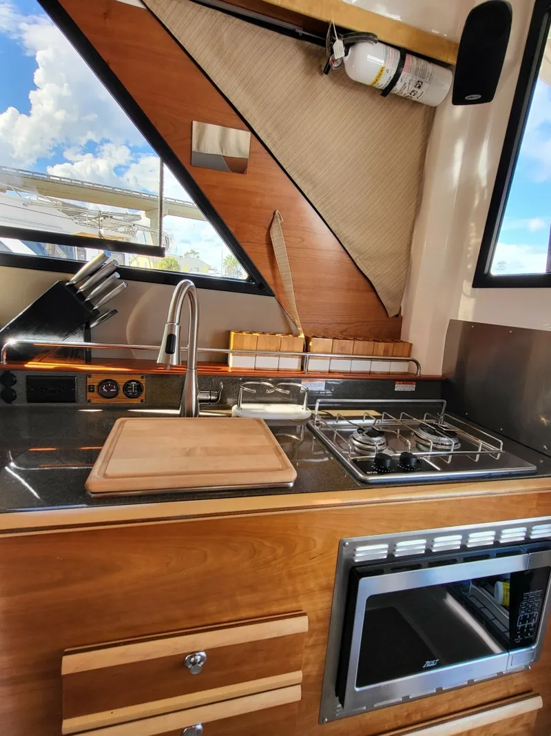 Slide: The Image of Cutwater C-288 Coupe 2023 - 6956184