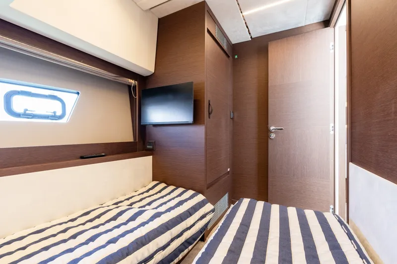 Slide: The Image of Prestige 520S 2022 - 7591310