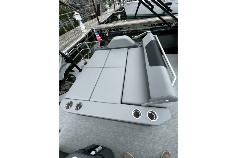 Slide: The Image of South Bay 525 Tritoon 2025 - 6960920