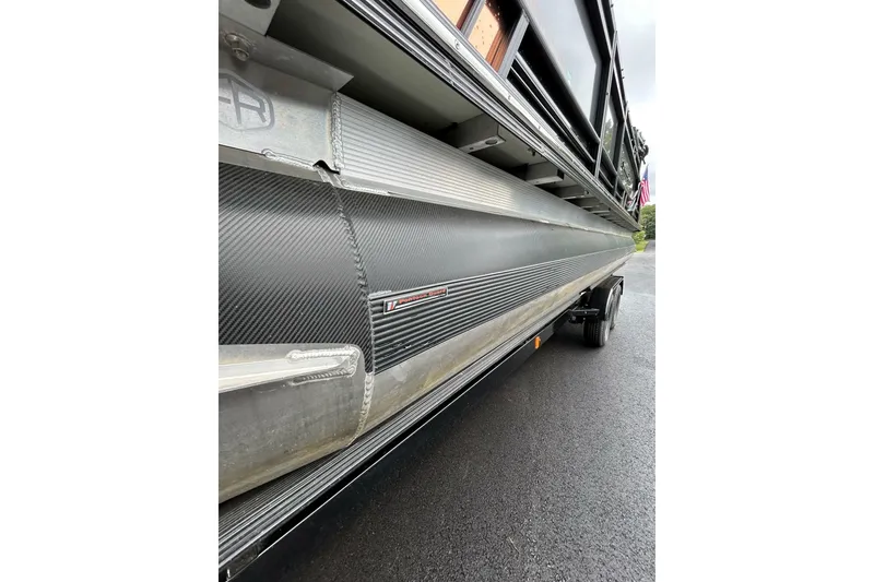 Slide: The Image of South Bay 525 Tritoon 2025 - 6960993