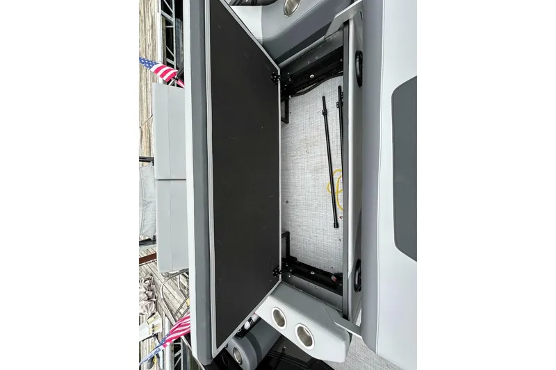 Slide: The Image of South Bay 525 Tritoon 2025 - 6960925