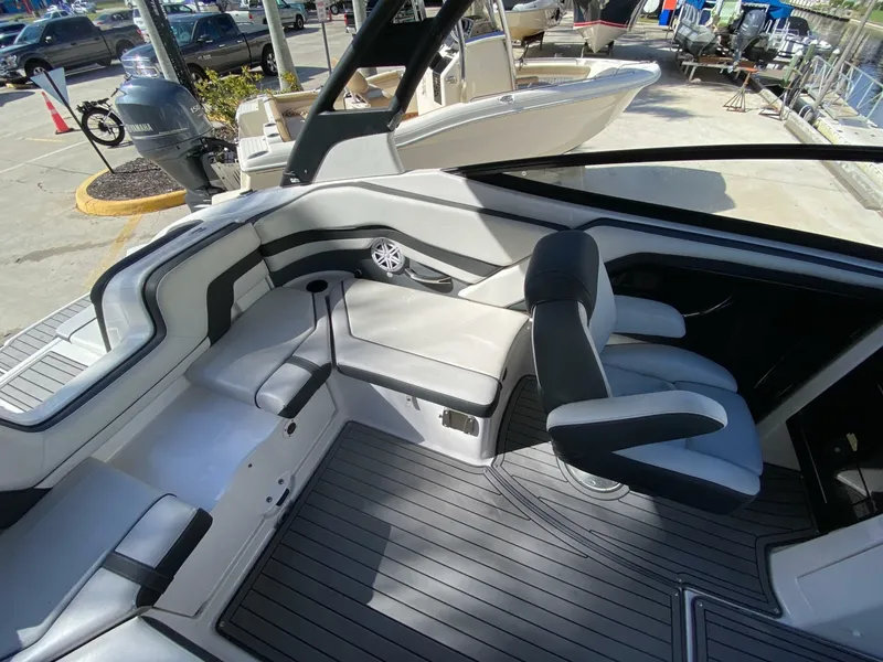Slide: The Image of Yamaha 242 Limited S 2018 - 7233379