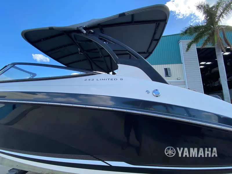 Slide: The Image of Yamaha 242 Limited S 2018 - 7233364