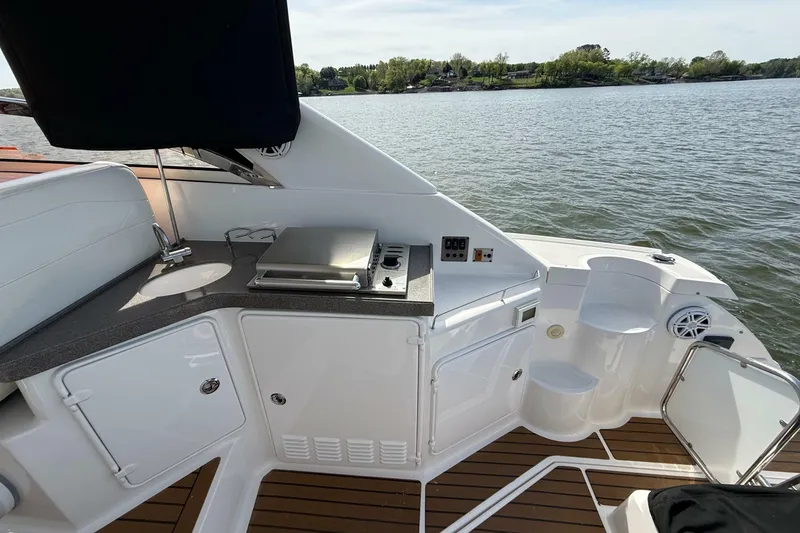 Slide: The Image of Regal 3760 Sportyacht 2008 - 7391667