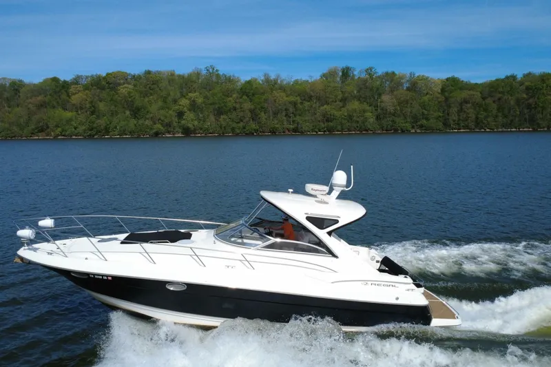 Slide: The Image of Regal 3760 Sportyacht 2008 - 7391627